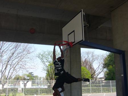 trop de férocité dans ce dunk !!!
